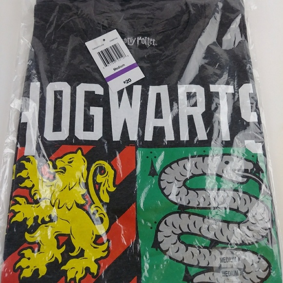 Warner Bros. Other - Harry Potter Hogwarts Crest Gray S/S T-Shirt